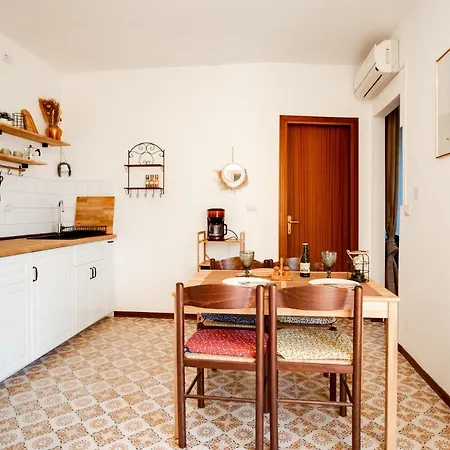 Apartamento 'casa Mirabella' *
